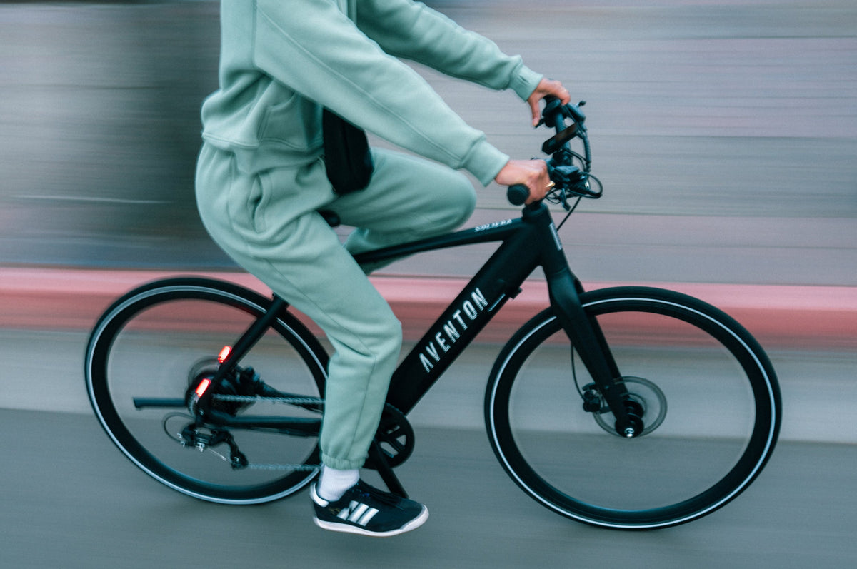 Riding the Aventon Soltera 2.5 in the city