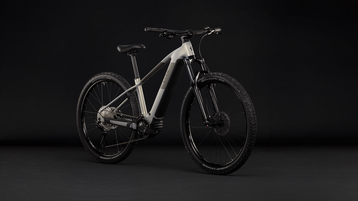 CUBE Reaction Hybrid ONE 720 riding