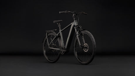 CUBE Kathmandu Hybrid Deluxe Pro 800 riding