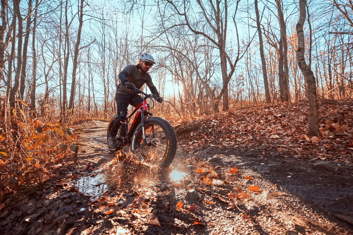 Riding the iGO Outland Torngat RS on a muddy forest trail